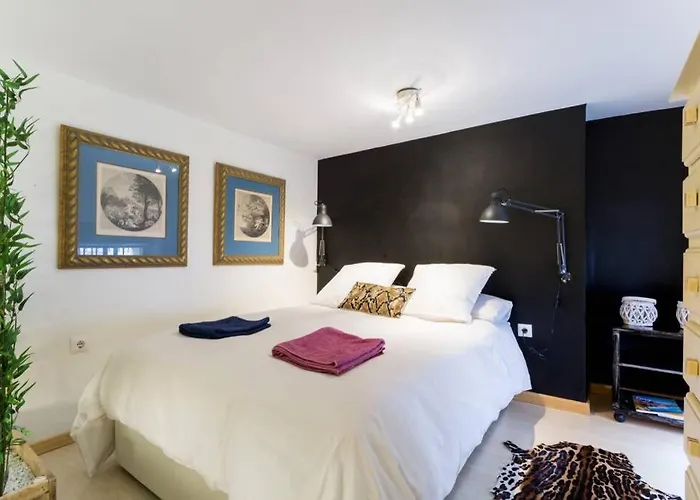 Pretty Duplex In Bohemian District-City Center